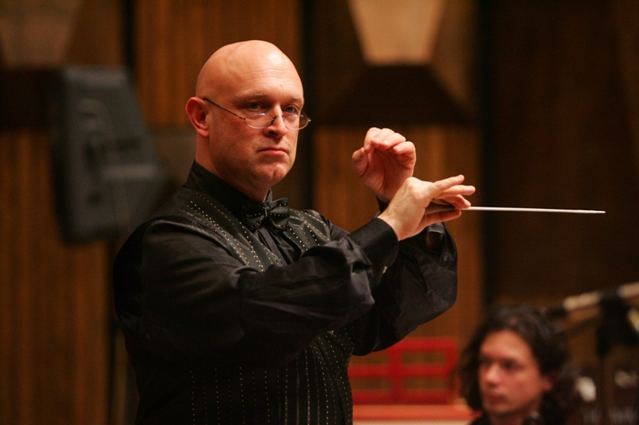 Foto: Daniel Gazon - dirigent, foto: Peter Brenkus